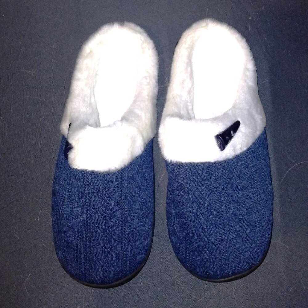 BERANMEY Unisex Comfy Blue & White Memory Foam Slippers. Men's Size 8.5 - 9 ??